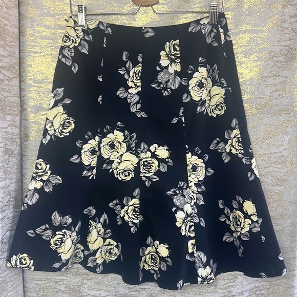 Vintage🧚‍♀️Jessica Black/Yellow Floral Print Knee Length Skirt Size 8 - Picture 8 of 12
